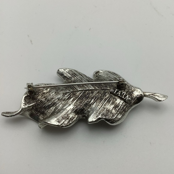 Vintage Tara Leaf Shaped Brooch and Clip-On Earrings Set - Picture 5 of 6